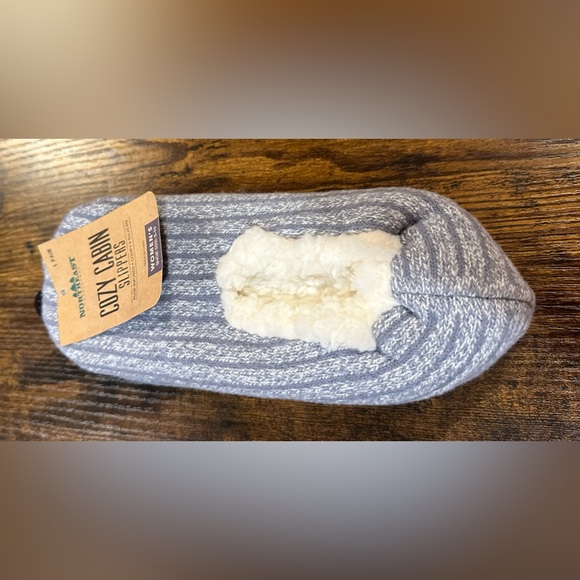 Northeast Outfitters Women’s Cozy Cabin Slippers NWT Shoe size 5-10 - Picture 1 of 4